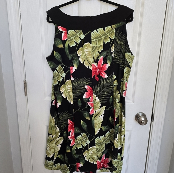 Plus Size Kim Rogers Floral Dress - Picture 4 of 7